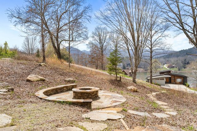 23 Lake Trail W, Hiawassee, GA 30546