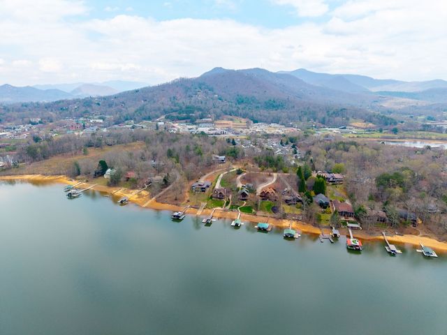 23 Lake Trail W, Hiawassee, GA 30546