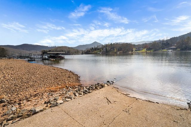 23 Lake Trail W, Hiawassee, GA 30546