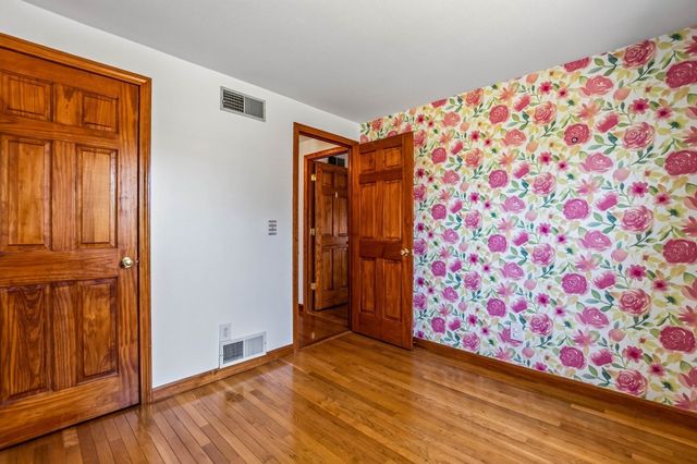 21 Cardosi Ct, Pawtucket, RI 02861
