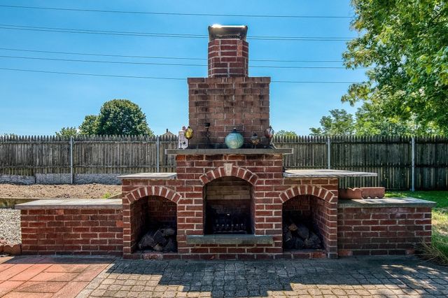 21 Cardosi Ct, Pawtucket, RI 02861