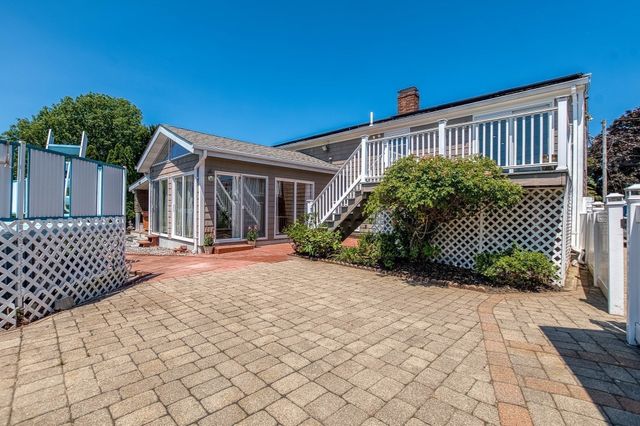 21 Cardosi Ct, Pawtucket, RI 02861