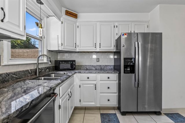 21 Cardosi Ct, Pawtucket, RI 02861