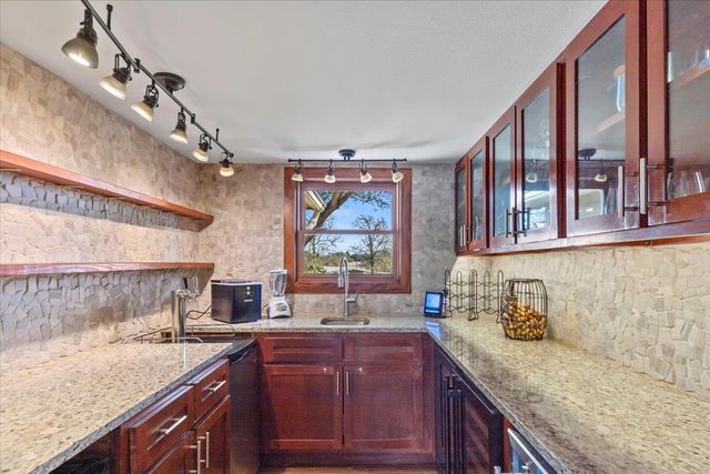 1163 Private Road 6002, Giddings, TX 78942