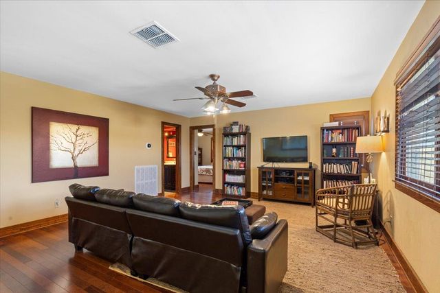 1163 Private Road 6002, Giddings, TX 78942