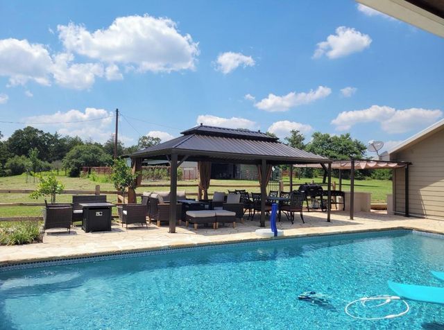 1163 Private Road 6002, Giddings, TX 78942