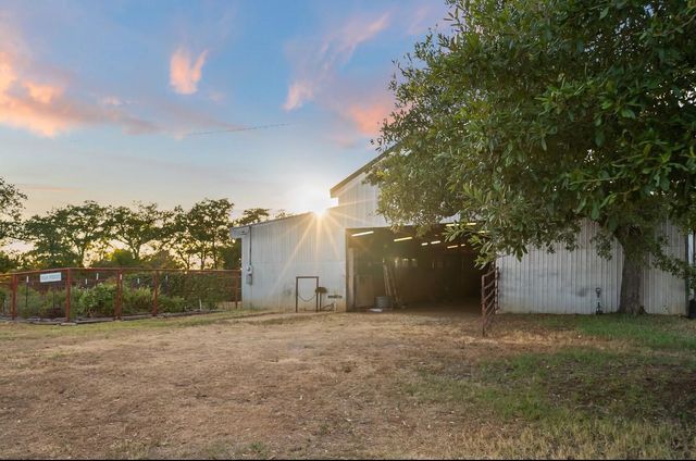 1163 Private Road 6002, Giddings, TX 78942