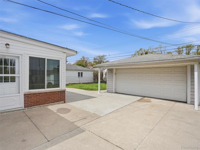 22125 Love Street, St. Clair Shores, MI 48082