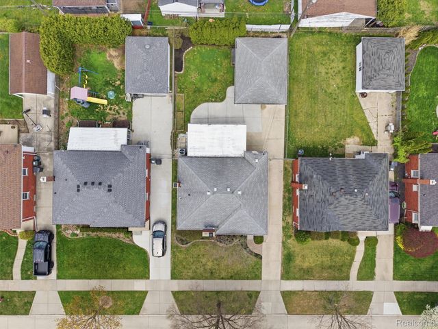 22125 Love Street, St. Clair Shores, MI 48082