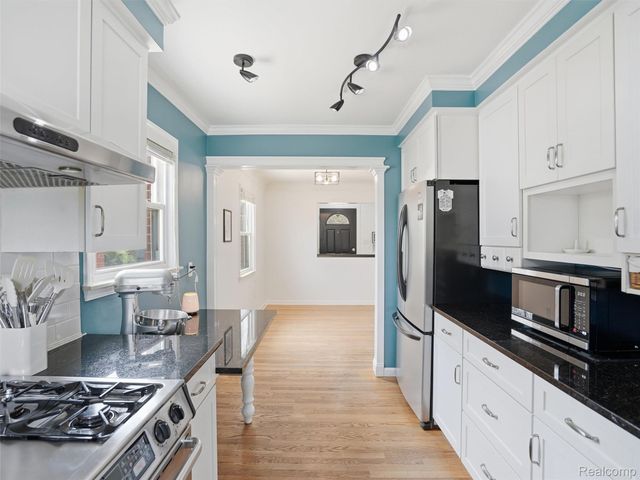 22125 Love Street, St. Clair Shores, MI 48082