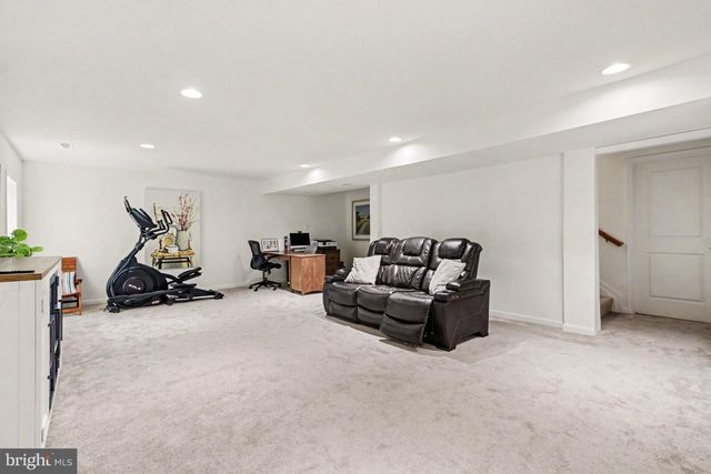 21 BARNHART CIRCLE, Mechanicsburg, PA 17050