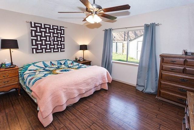5910 Country Place, League City, TX 77573