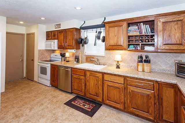 5910 Country Place, League City, TX 77573