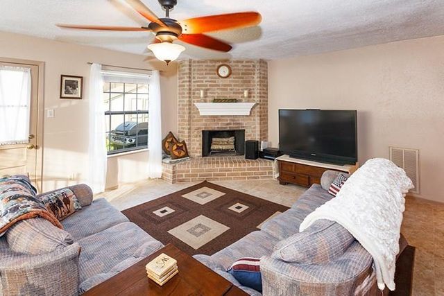 5910 Country Place, League City, TX 77573