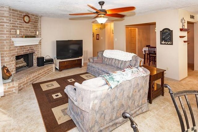 5910 Country Place, League City, TX 77573