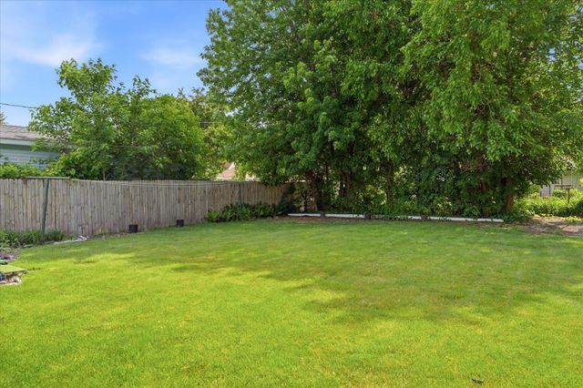 4040 Adair Avenue N, Robbinsdale, MN 55422