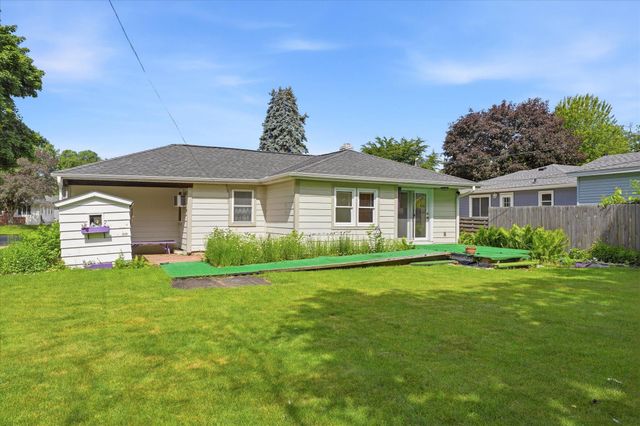 4040 Adair Avenue N, Robbinsdale, MN 55422