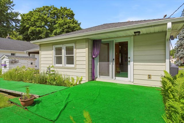4040 Adair Avenue N, Robbinsdale, MN 55422
