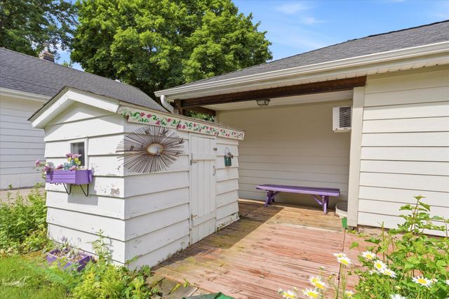 4040 Adair Avenue N, Robbinsdale, MN 55422