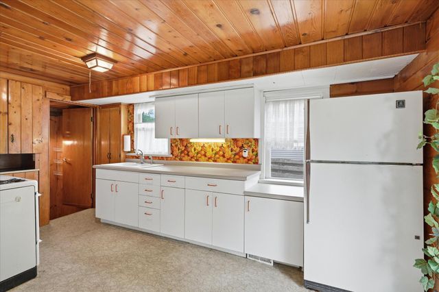 4040 Adair Avenue N, Robbinsdale, MN 55422