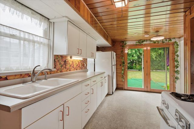 4040 Adair Avenue N, Robbinsdale, MN 55422