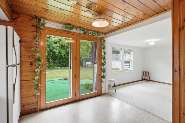 4040 Adair Avenue N, Robbinsdale, MN 55422