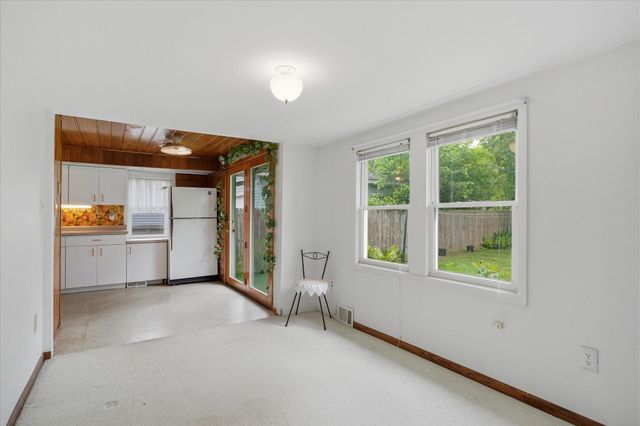 4040 Adair Avenue N, Robbinsdale, MN 55422