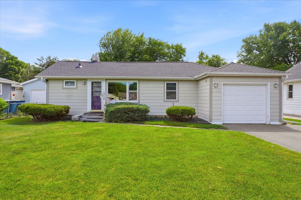 4040 Adair Avenue N, Robbinsdale, MN 55422