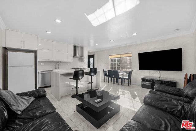 2640 N Keystone Street, Burbank, CA 91504