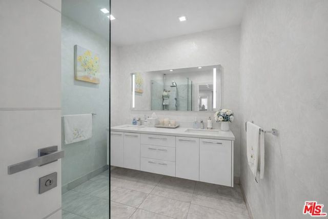 2640 N Keystone Street, Burbank, CA 91504