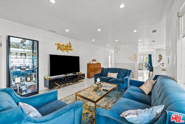 2640 N Keystone Street, Burbank, CA 91504