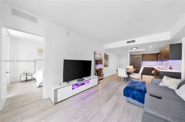 55 SW 9th St 1804, Miami, FL 33130