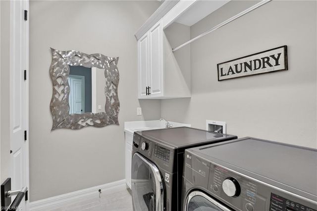 6040 Dogleg DR, Naples, FL 34113