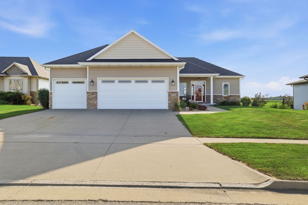 3401 Red Fox Road, Ames, IA 50014