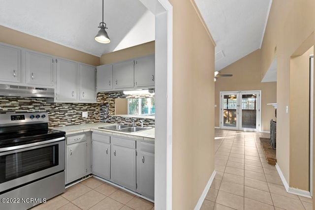 210 E Doris Avenue, Jacksonville, NC 28540