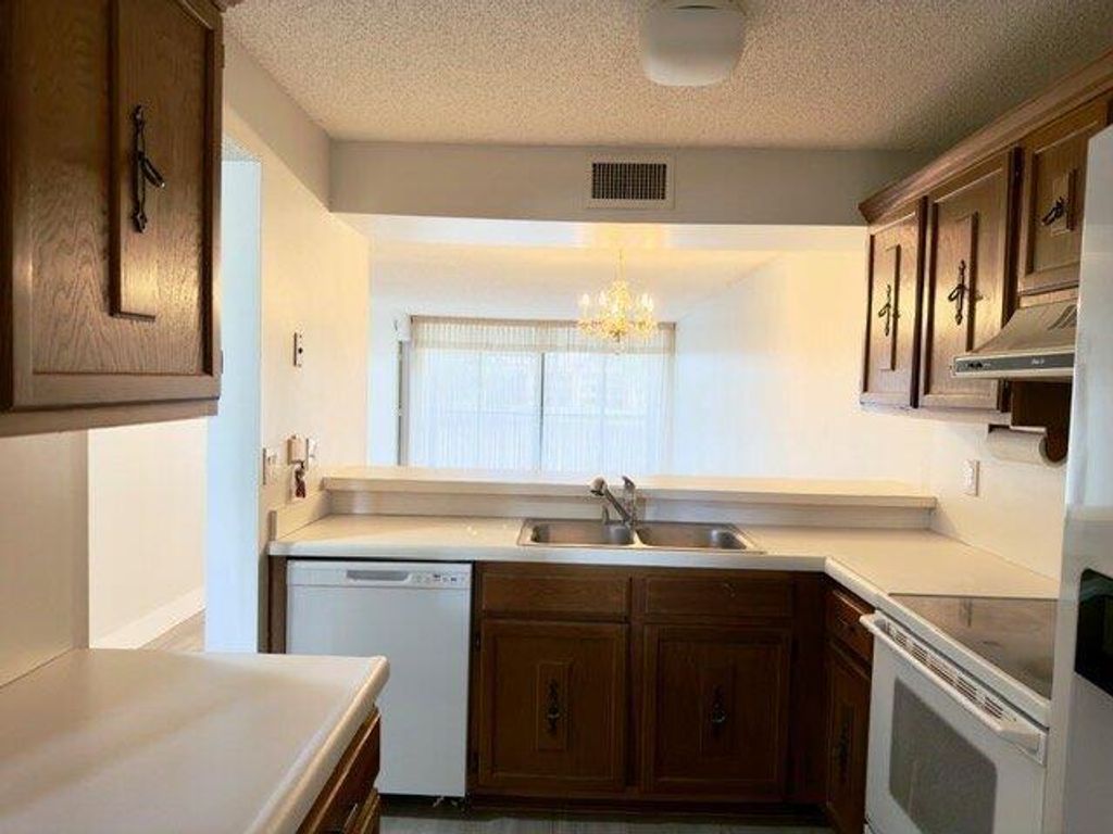 6021 Coral Lake Drive 209, Margate, FL 33063