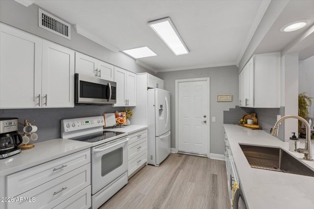 10826 W BROOKSIDE Drive, Sun City, AZ 85351