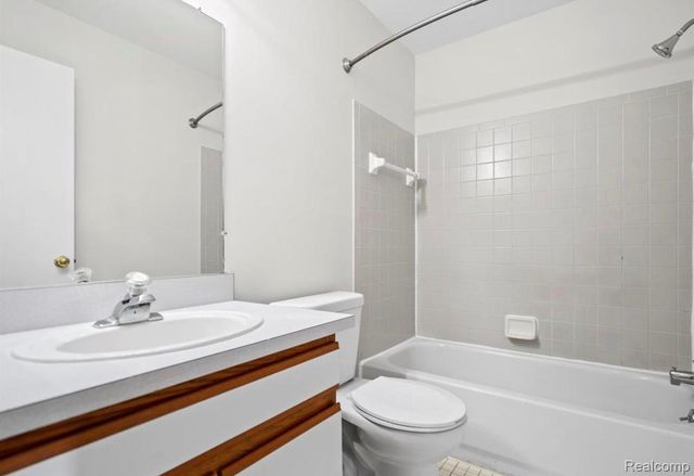 42740 Lilley Pointe Drive, Canton Charter Township, MI 48187