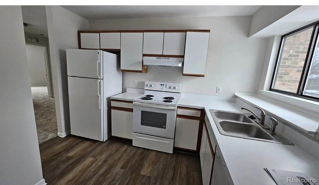 42740 Lilley Pointe Drive, Canton Charter Township, MI 48187