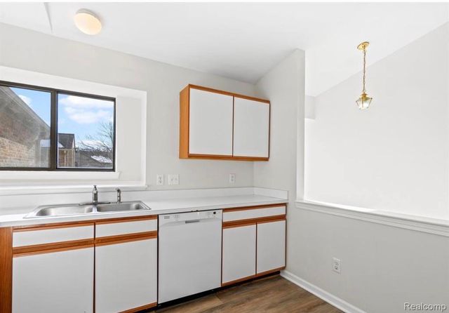 42740 Lilley Pointe Drive, Canton Charter Township, MI 48187