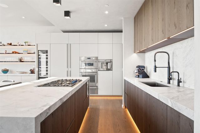 210 Lavaca ST 2301, Austin, TX 78701