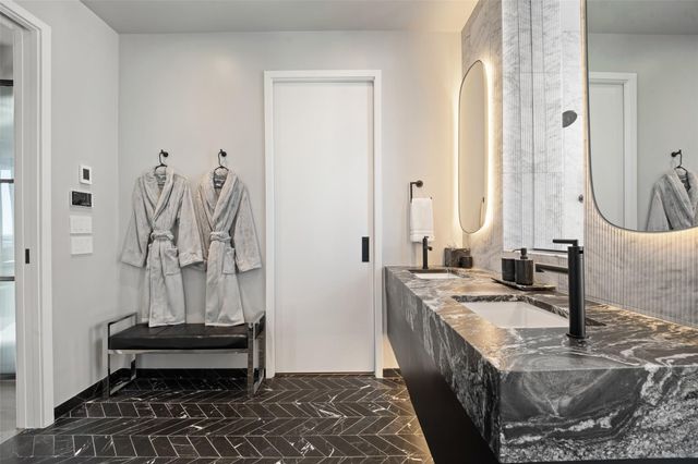 210 Lavaca ST 2301, Austin, TX 78701