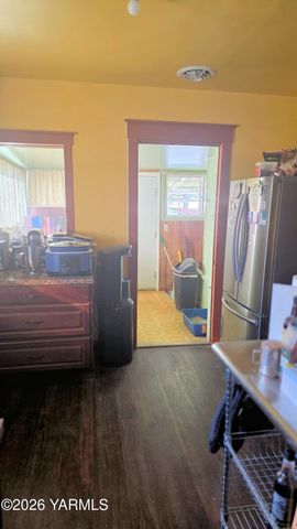 712 S 12th Ave, Yakima, WA 98902