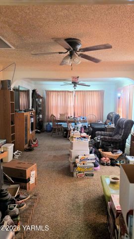 712 S 12th Ave, Yakima, WA 98902