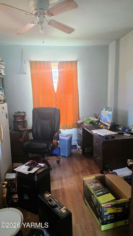 712 S 12th Ave, Yakima, WA 98902