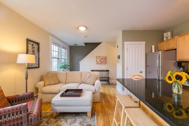 429 Norfolk St 18, Somerville, MA 02143