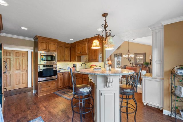 5405 Somerset LANE S, Greenfield, WI 53221