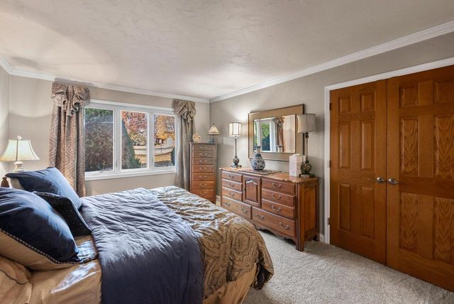 5405 Somerset LANE S, Greenfield, WI 53221