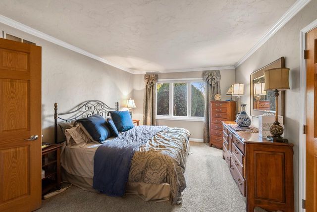 5405 Somerset LANE S, Greenfield, WI 53221