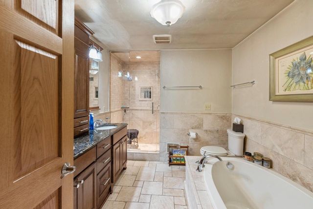 5405 Somerset LANE S, Greenfield, WI 53221